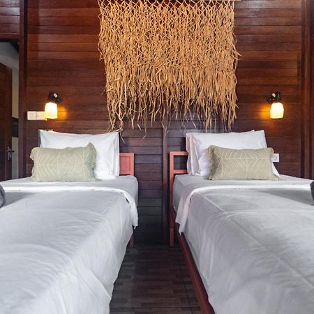 Mad Monkey Nusa Lembongan Exterior foto